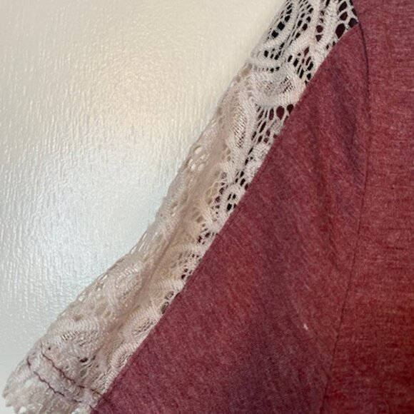 Eachyes red and Lace short sleeve top - Picture 5 of 8